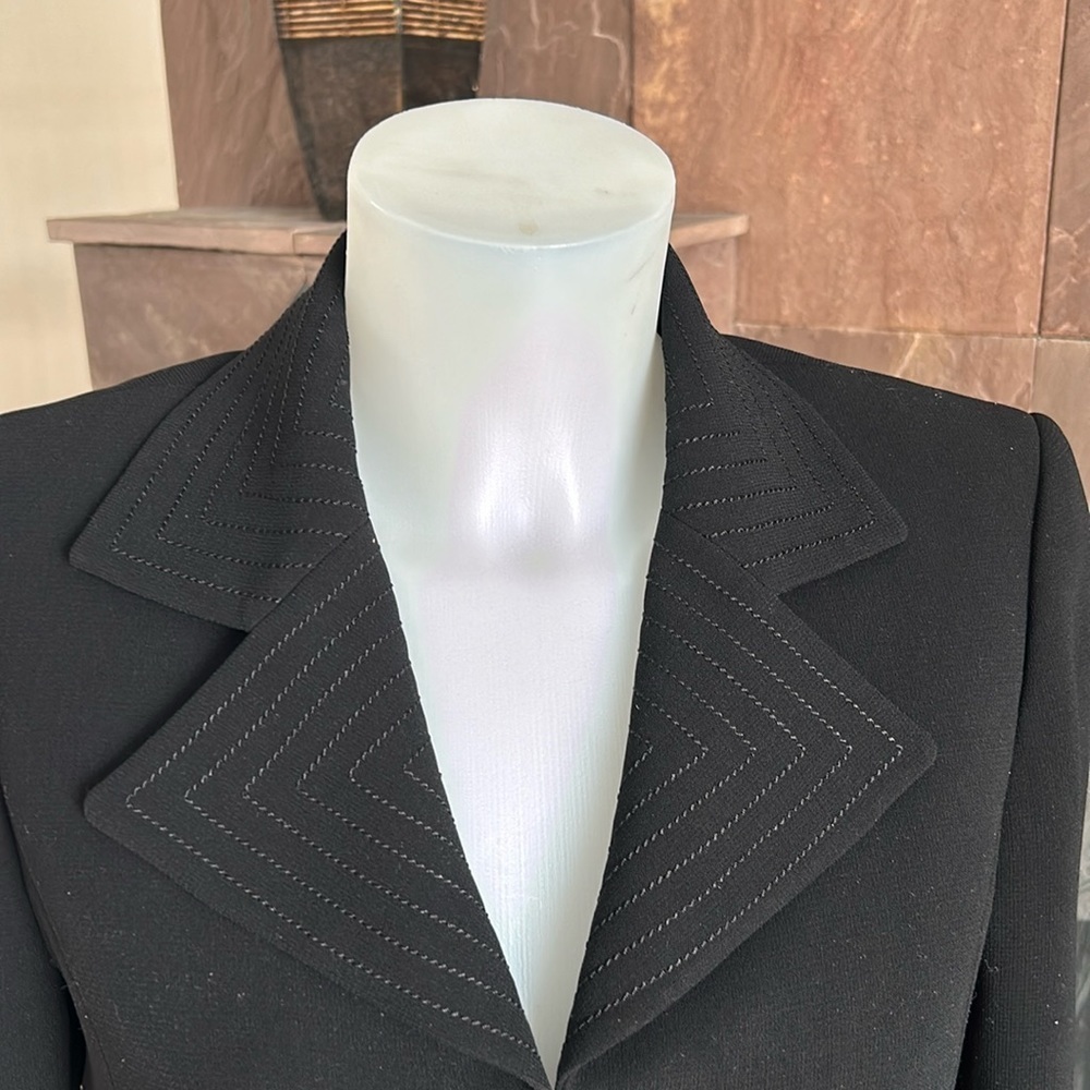 Tahari Arthur Lavine women’s black zip up blazer 4p petite - Picture 3 of 4